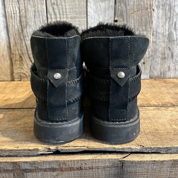 UGG McKay Bootie - Picture 3 of 9